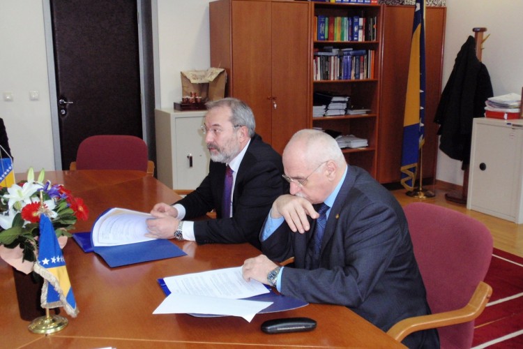ODRŽAN SASTANAK IZASLANSTAVA TUŽITELJSTVA BiH I DRŽAVNOG ODVJETNIŠTVA REPUBLIKE HRVATSKE, POSVEĆEN AKTIVNOSTIMA NA USUGLAŠAVANJU I POTPISIVANJU PROTOKOLA O SURADNJI U PROGONU POČINITELJA KAZNENIH DJELA RATNIH ZLOČINA