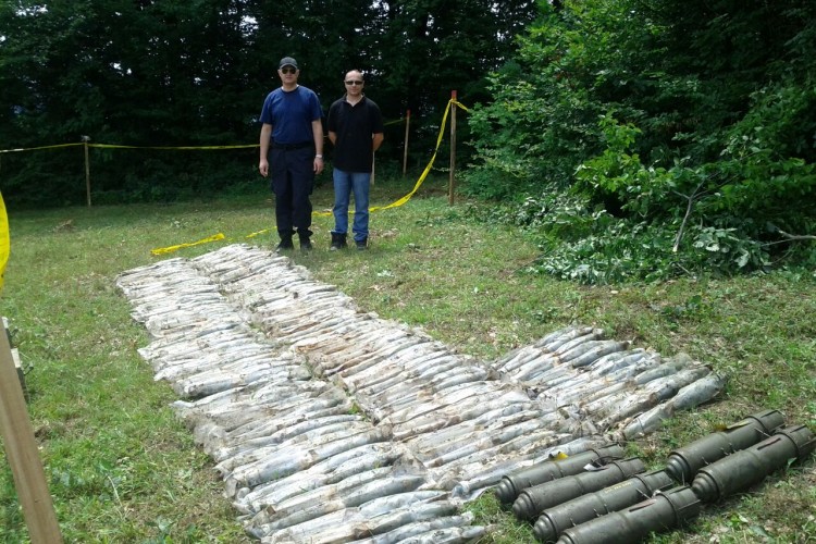 LARGE QUANTITIES OF WEAPONS AND EXPLOSIVES FOUND AT A LOCATION NEAR TEŠANJ. PROSECUTOR'S OFFICE OF BIH AND SIPA CONTINUE THEIR ACTIVITIES IN THIS MATTER AIMING TO DISCOVER THOSE RESPONSIBLE