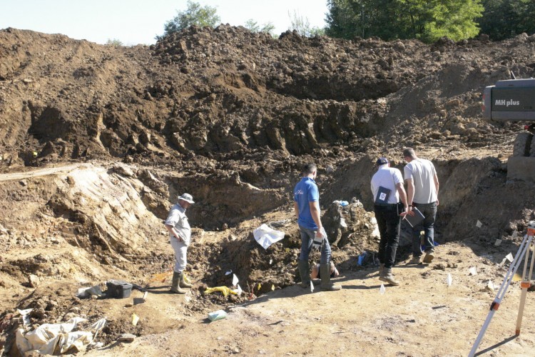 EXHUMATION AT THE LOCATION OF TOMAŠICA, NEAR PRIJEDOR CONTINUES. SEVERAL BODIES AND VICTIMS' PERSONAL EFFECTS UNCOVERED.