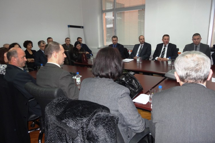 ГЛАВНИ ТУЖИЛАЦ ОДРЖАО САСТАНАК КОЛЕГИЈА СА НОВОИМЕНОВАНИМ ТУЖИОЦИМА. У НАРЕДНОМ ПЕРИОДУ СЕ ОЧЕКУЈЕ ВЕЋИ БРОЈ ОПТУЖНИЦА У ПРЕДМЕТИМА РАТНИХ ЗЛОЧИНА