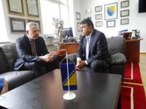 GLAVNI TUŽITELJ SE SASTAO SA RAVNATELJEM MISIJE USAID-a U BiH. NA SASTANKU RAZGOVARANO O JAČANJU KAPACITETA ZA BORBU PROTIV KORUPCIJE