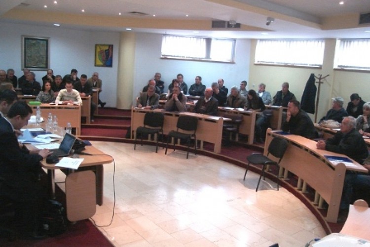 У КИСЕЉАКУ ОДРЖАН ОКРУГЛИ СТО ПОСВЕЋЕН ПРИБЛИЖАВАЊУ РАДА ПРАВОСУДНИХ ИНСТИТУЦИЈА БиХ ЛОКАЛНИМ ЗАЈЕДНИЦАМА