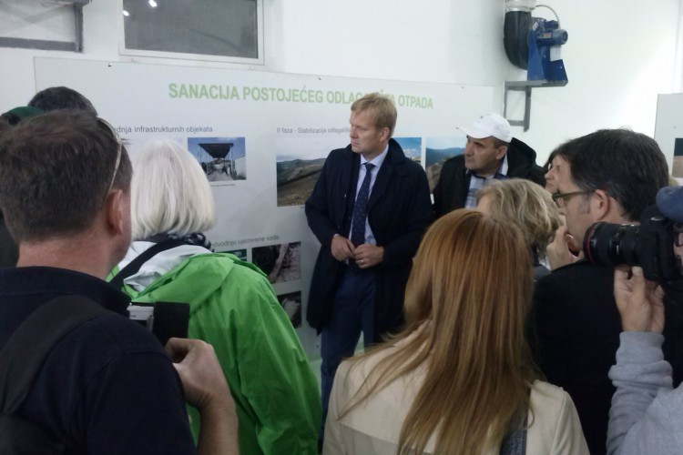 DELEGACIJA AMBASADORA U BiH POSJETILA MJESTA EKSHUMACIJA NA LOKALITETIMA DEPONIJA U BUĆA POTOKU I TOMAŠICA