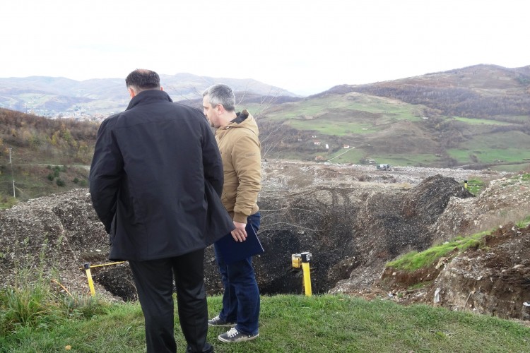 OS BiH POMAŽU TUŽILAŠTVU BiH U EKSHUMACIJAMA NA LOKALITETIMA TOMAŠICA I DEPONIJA BUĆA POTOK. TUŽILAŠTVO BiH ZAHVALJUJE PREDSJEDNIŠTVU BiH NA RAZUMIJEVANJU I ŽURNOM DJELOVANJU