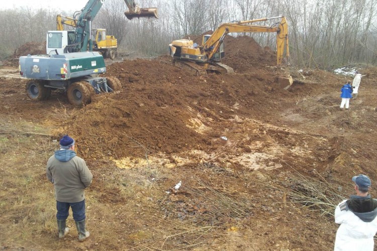 EXCAVATIONS WITHIN THE EXHUMATION PROCESS CARRIED OUT AT THE LOCATIONS OF TOMAŠICA AND BUĆA POTOK. ONE MICRO-LOCATION SITUATED NEAR THE MAIN MASS GRAVE SITE IS BEING PROBED AT TOMAŠICA