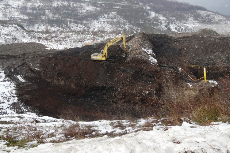 EXCAVATIONS WITHIN THE EXHUMATION PROCESS CARRIED OUT AT THE LOCATIONS OF TOMAŠICA AND BUĆA POTOK. ONE MICRO-LOCATION SITUATED NEAR THE MAIN MASS GRAVE SITE IS BEING PROBED AT TOMAŠICA 