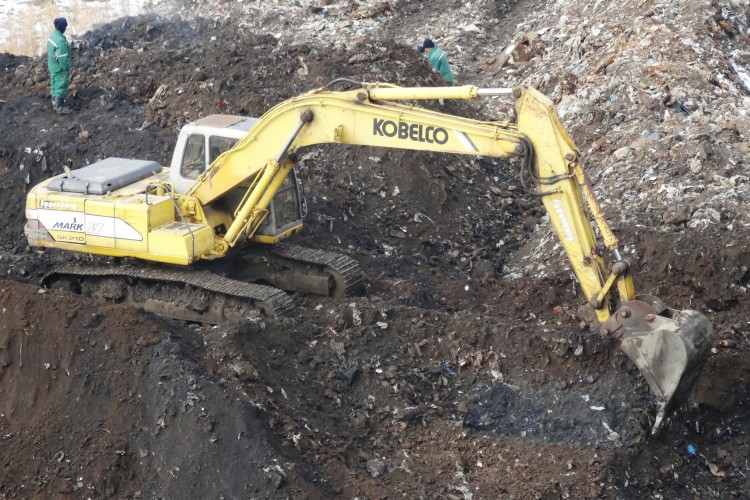 EXCAVATIONS WITHIN THE EXHUMATION PROCESS CARRIED OUT AT THE LOCATIONS OF TOMAŠICA AND BUĆA POTOK. ONE MICRO-LOCATION SITUATED NEAR THE MAIN MASS GRAVE SITE IS BEING PROBED AT TOMAŠICA