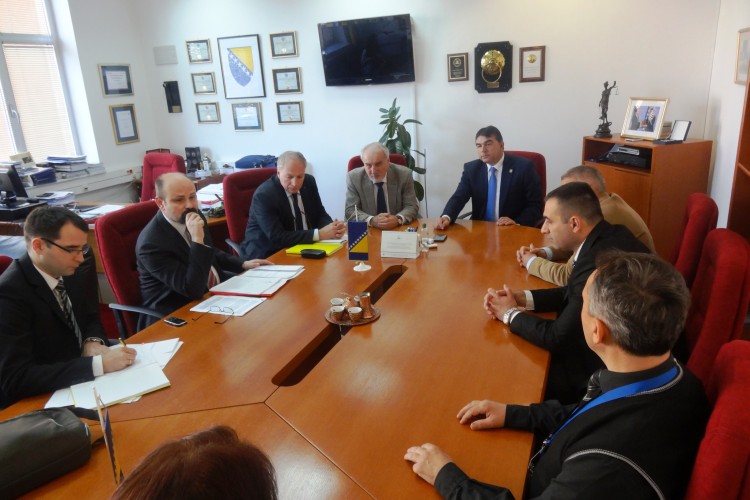ЗАЈЕДНИЧКА САРАДЊА У ПРОЦЕСУИРАЊУ РАТНИХ ЗЛОЧИНА И КОНКРЕТНЕ АКТИВНОСТИ НА ПРЕДМЕТИМА СУ БИЛЕ ЦЕНТРАЛНЕ ТЕМЕ БИЛАТЕРАЛНОГ САСТАНКА ГЛАВНИХ ТУЖИЛАЦА САЛИХОВИЋА И ВУКЧЕВИЋА