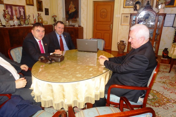 CHIEF PROSECUTOR MET WITH FRANJO KOMARICA, THE BISHOP OF BANJA LUKA. CENTRAL TOPICS PERTAINED TO PROSECUTION OF WAR CRIMES OF KILLINGS OF PRIESTS  