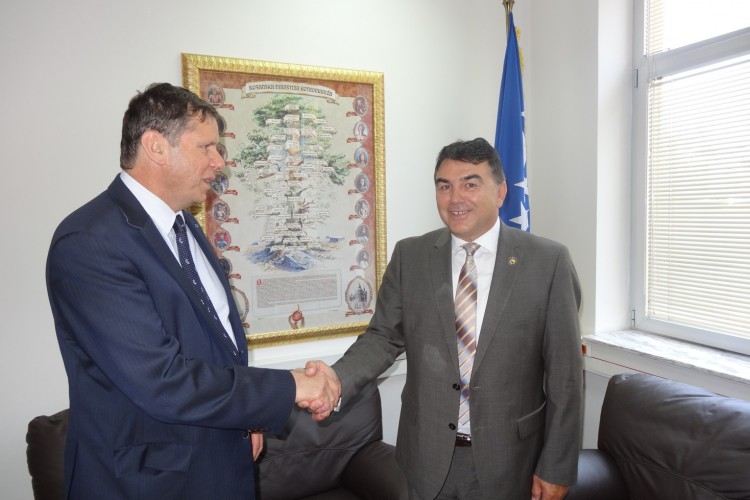 CHIEF PROSECUTOR GORAN SALIHOVIĆ MEETS THE CHIEF PROSECUTOR OF PARIS. CENTRAL TOPICS OF THE MEETING ARE FIGHT AGAINST TERRORISM AND INTERNATIONAL SMUGGLING OF ARMS AND EXPLOSIVES.