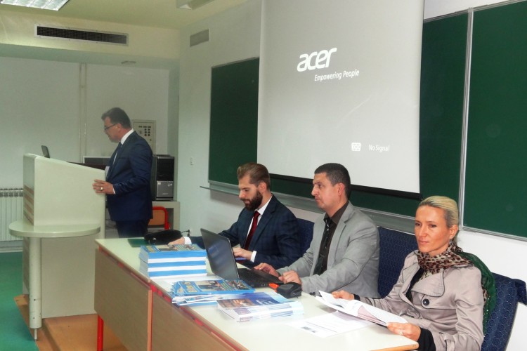 У ТУЗЛИ ОДРЖАН ОКРУГЛИ СТО О ПРИБЛИЖАВАЊУ РАДА ТУЖИЛАШТВА БиХ И СУДА БиХ ЛОКАЛНИМ ЗАЈЕДНИЦАМА