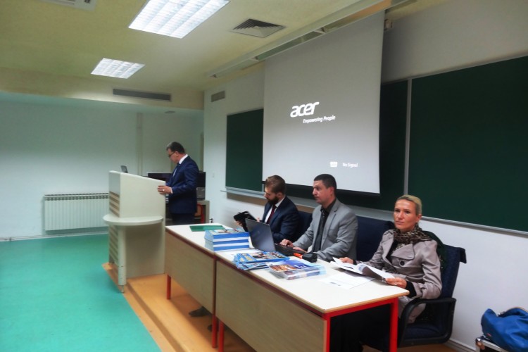 У ТУЗЛИ ОДРЖАН ОКРУГЛИ СТО О ПРИБЛИЖАВАЊУ РАДА ТУЖИЛАШТВА БиХ И СУДА БиХ ЛОКАЛНИМ ЗАЈЕДНИЦАМА