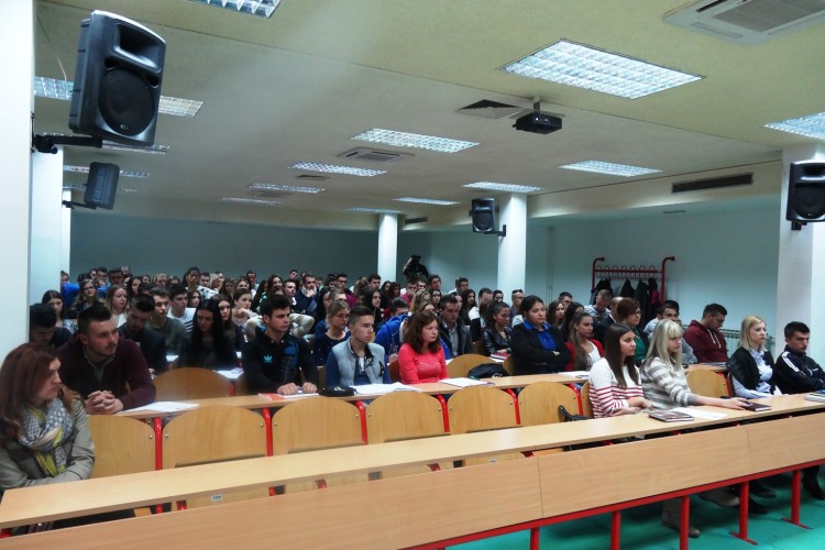 У ТУЗЛИ ОДРЖАН ОКРУГЛИ СТО О ПРИБЛИЖАВАЊУ РАДА ТУЖИЛАШТВА БиХ И СУДА БиХ ЛОКАЛНИМ ЗАЈЕДНИЦАМА