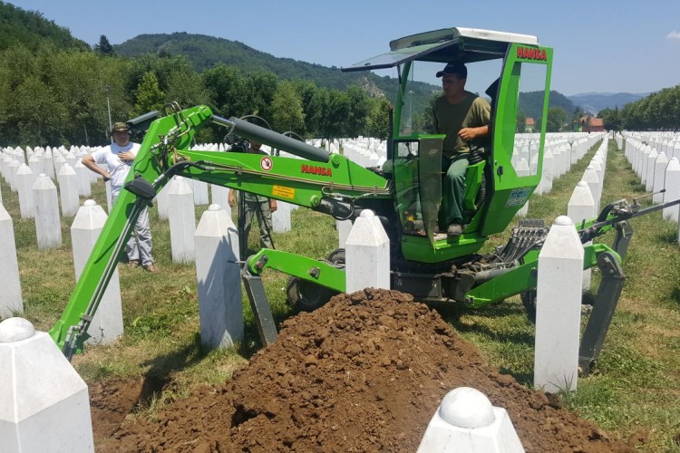 RE-EXHUMATION AND ASSOCIATION OF THE FOUND MORTAL REMAINS ONGOING IN POTOČARI MEMORIAL CENTRE, AS ORDERED BY THE BIH PROSECUTOR’S OFFICE