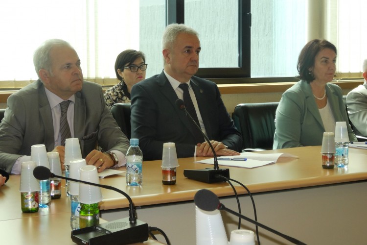 ШТО БРЖИ ПРОНАЛАЗАК И ИДЕНТИФИКАЦИЈА ОКО 7.000 ЛИЦА ЗА КОЈИМА СЕ ЈОШ УВИЈЕК ТРАГА, ТЕМА ЈЕ ОДРЖАНОГ САСТАНКА ЗВАНИЧНИКА ТУЖИЛАШТВА БиХ И ИНСТИТУЦИЈА БиХ СА ГЛАВНИМ ТУЖИОЦЕМ ПРИ ММКС-у, СЕРЖОМ БРАМЕРЦОМ