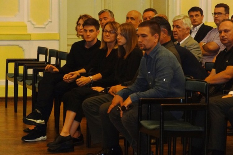 НАКОН КОМЕМОРАЦИЈЕ У БАЊОЈ ЛУЦИ, У РОДНОМ СРПЦУ САХРАЊЕН ТУЖИЛАЦ ТУЖИЛАШТВА БиХ МИЛОРАД БАРАШИН