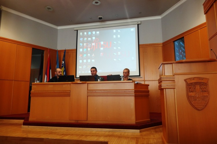 У ТРЕБИЊУ ОДРЖАН ОКРУГЛИ СТОЛ О ПРИБЛИЖАВАЊУ ПРАВОСУДНИХ ИНСТИТУЦИЈА БиХ ЛОКАЛНОЈ ЗАЈЕДНИЦИ