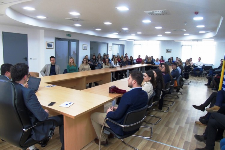 СТУДЕНТИ ПРАВНОГ ФАКУЛТЕТА У САРАЈЕВУ ПОСЈЕТИЛИ ТУЖИЛАШТВО БиХ