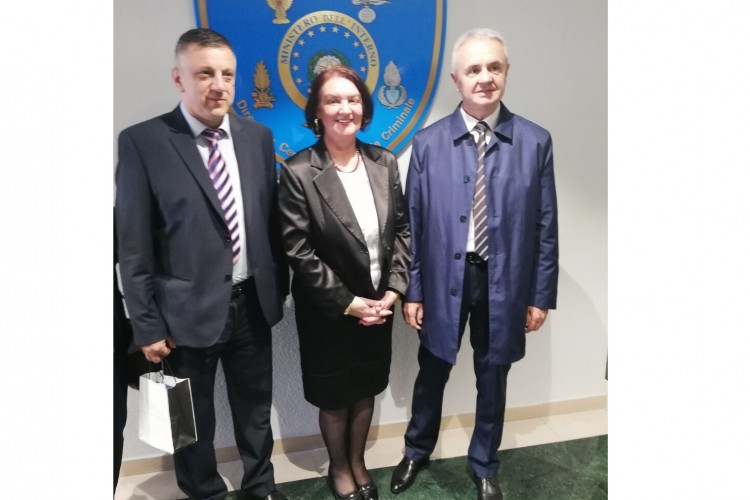 ДВОДНЕВНА ПОСЈЕТА ДЕЛЕГАЦИЈЕ ТУЖИЛАШТВА БиХ, SIPA-e И ГРАНИЧНЕ ПОЛИЦИЈЕ ИТАЛИЈАНСКОЈ ДИРЕКЦИЈИ ЗА АНТИМАФИЈУ И АНТИТЕРОРИЗАМ И ДРЖАВНОЈ ПОЛИЦИЈИ – ЦЕНТРАЛНОЈ ДИРЕКЦИЈИ КРИМИНАЛИСТИЧКЕ ПОЛИЦИЈЕ