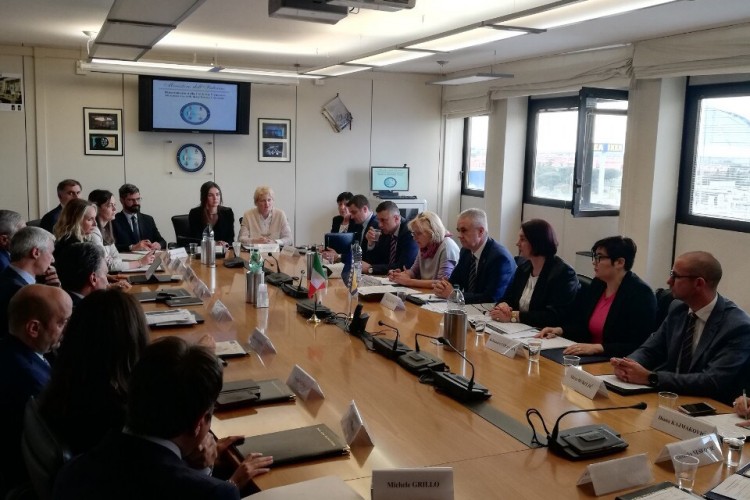 ДВОДНЕВНА ПОСЈЕТА ДЕЛЕГАЦИЈЕ ТУЖИЛАШТВА БиХ, SIPA-e И ГРАНИЧНЕ ПОЛИЦИЈЕ ИТАЛИЈАНСКОЈ ДИРЕКЦИЈИ ЗА АНТИМАФИЈУ И АНТИТЕРОРИЗАМ И ДРЖАВНОЈ ПОЛИЦИЈИ – ЦЕНТРАЛНОЈ ДИРЕКЦИЈИ КРИМИНАЛИСТИЧКЕ ПОЛИЦИЈЕ