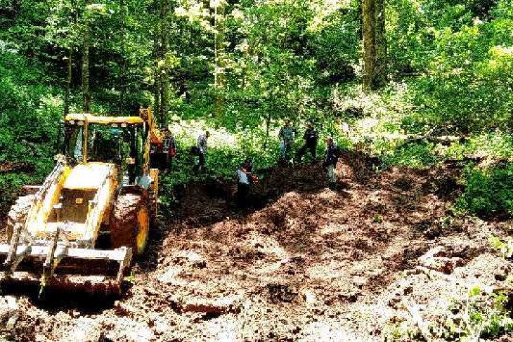 GRAVE WITH MORTAL REMAINS OF SEVERAL PERSONS FOUND ON MOUNT IGMAN