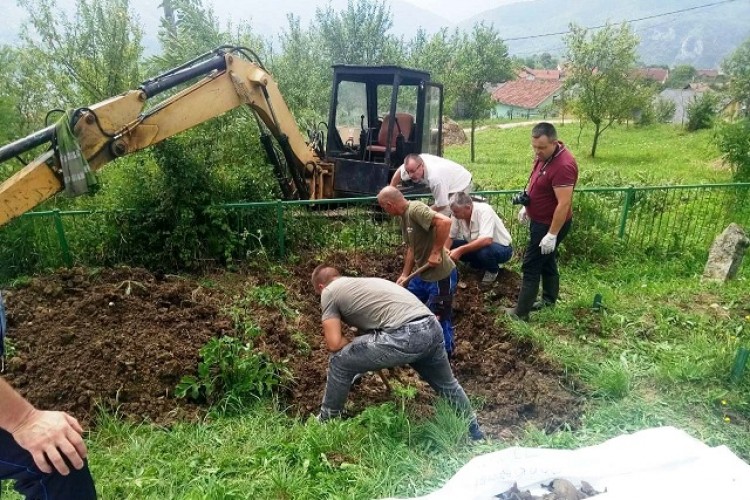 MORTAL REMAINS OF AT LEAST TWO PERSONS FOUND DURING EXHUMATION AT CAREVO POLJE IN JAJCE MUNICIPALITY