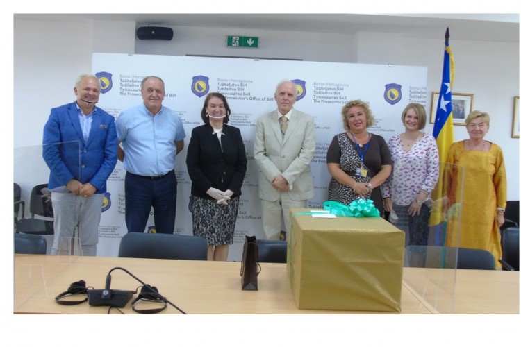 ЗА ТУЖИОЦА МИРОСЛАВА Д. МАРКОВИЋА У ТУЖИЛАШТВУ БОСНЕ И ХЕРЦЕГОВИНЕ УПРИЛИЧЕН ПРИЈЕМ ПОВОДОМ ОДЛАСКА У ПЕНЗИЈУ