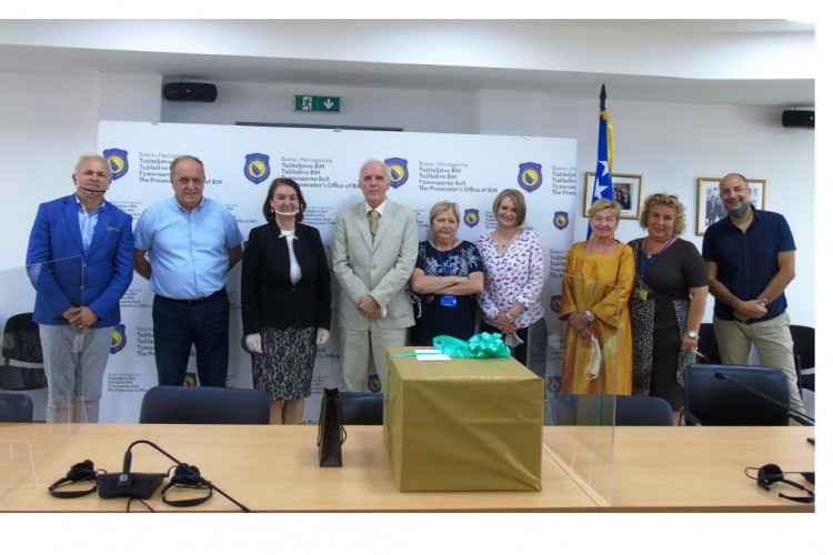 ЗА ТУЖИОЦА МИРОСЛАВА Д. МАРКОВИЋА У ТУЖИЛАШТВУ БОСНЕ И ХЕРЦЕГОВИНЕ УПРИЛИЧЕН ПРИЈЕМ ПОВОДОМ ОДЛАСКА У ПЕНЗИЈУ