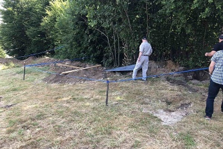 НА ЛОКАЛИТЕТУ РОСТОВА ПОЧЕО ПРОЦЕС ЕКСХУМАЦИЈЕ И ТРАЖЕЊА ПОСМРТНИХ ОСТАТАКА НЕСТАЛИХ ЛИЦА