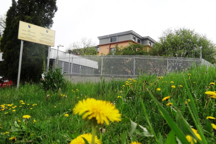 ПОДИГНУТА ОПТУЖНИЦА ЗА НЕЗАКОНИТ ПРОМЕТ ВЕЋЕ КОЛИЧИНЕ АКЦИЗНИХ ПРОИЗВОДА