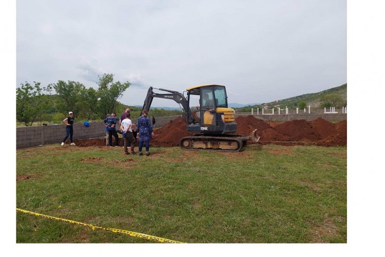 MORTAL REMAINS OF FOUR MORE VICTIMS FOUND AT EXHUMATION IN MOSTAR