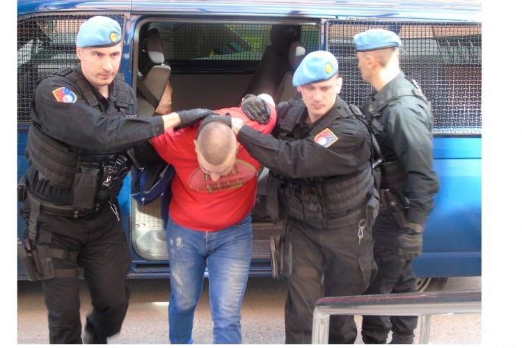 U NASTAVKU OPERACIJE KODNOG NAZIVA “REZ” U SARAJEVU LIŠENA SLOBODE OSOBA OSUMNJIČENA ZA ORGANIZIRANI KRIMINAL