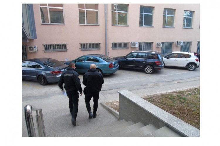 ШЕСТ СЛУЖБЕНИКА УИО БиХ, ОСУМЊИЧЕНИХ ЗА КОРУПТИВНА КРИВИЧНА ДЈЕЛА У АКЦИЈИ “БРЕНД IV”, ПРЕДАТИ ТУЖИЛАШТВУ БиХ