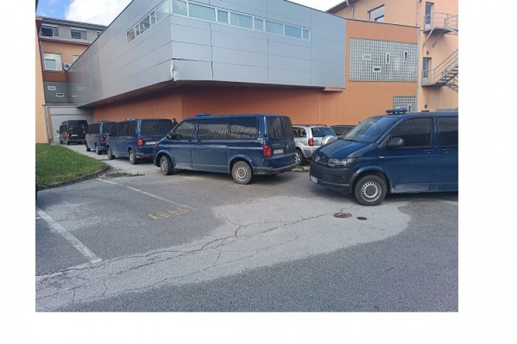 ПРИЈЕДЛОГ ПРИТВОРА ЗА 18 И МЈЕРА ЗАБРАНЕ ЗА 5 ОСУМЊИЧЕНИХ У ПРЕДМЕТУ “BLACK TIE 2”